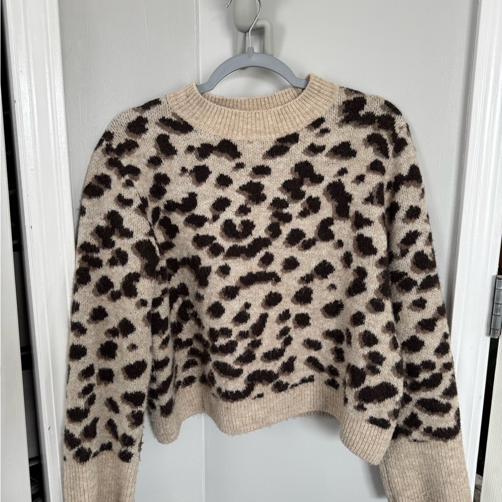 H&M Cream and Brown Patterned Leopard Print Sweater